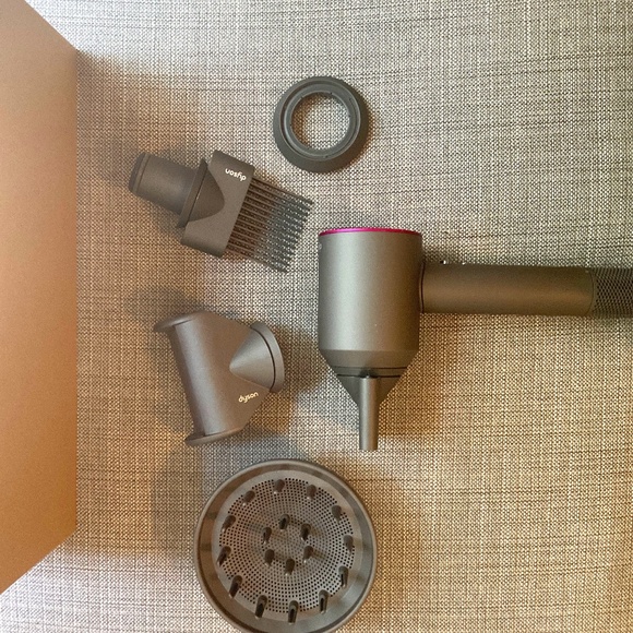 New with box dyson Supersonic hairdryer with attachments